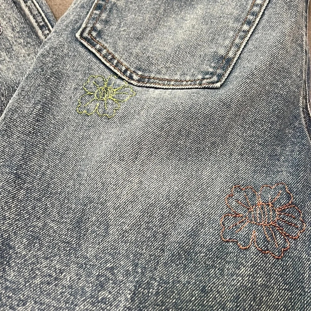 Distressed Embroidered Floral Boyfriend Jeans Raw Hem Boho Grunge Size 9 - Picture 8 of 10